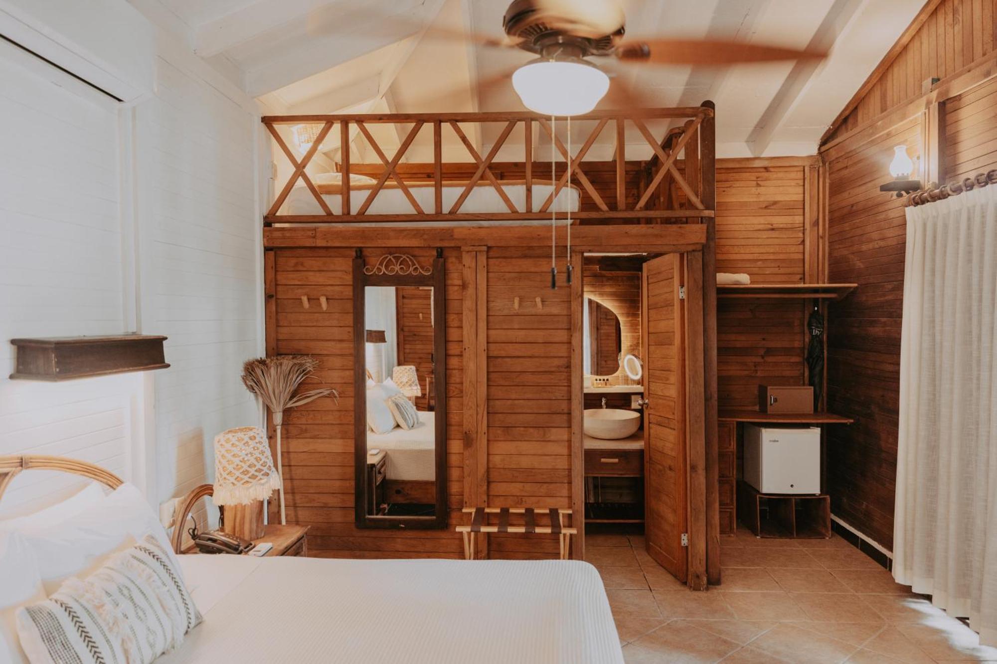 Palm Beach Bungalow King Bed