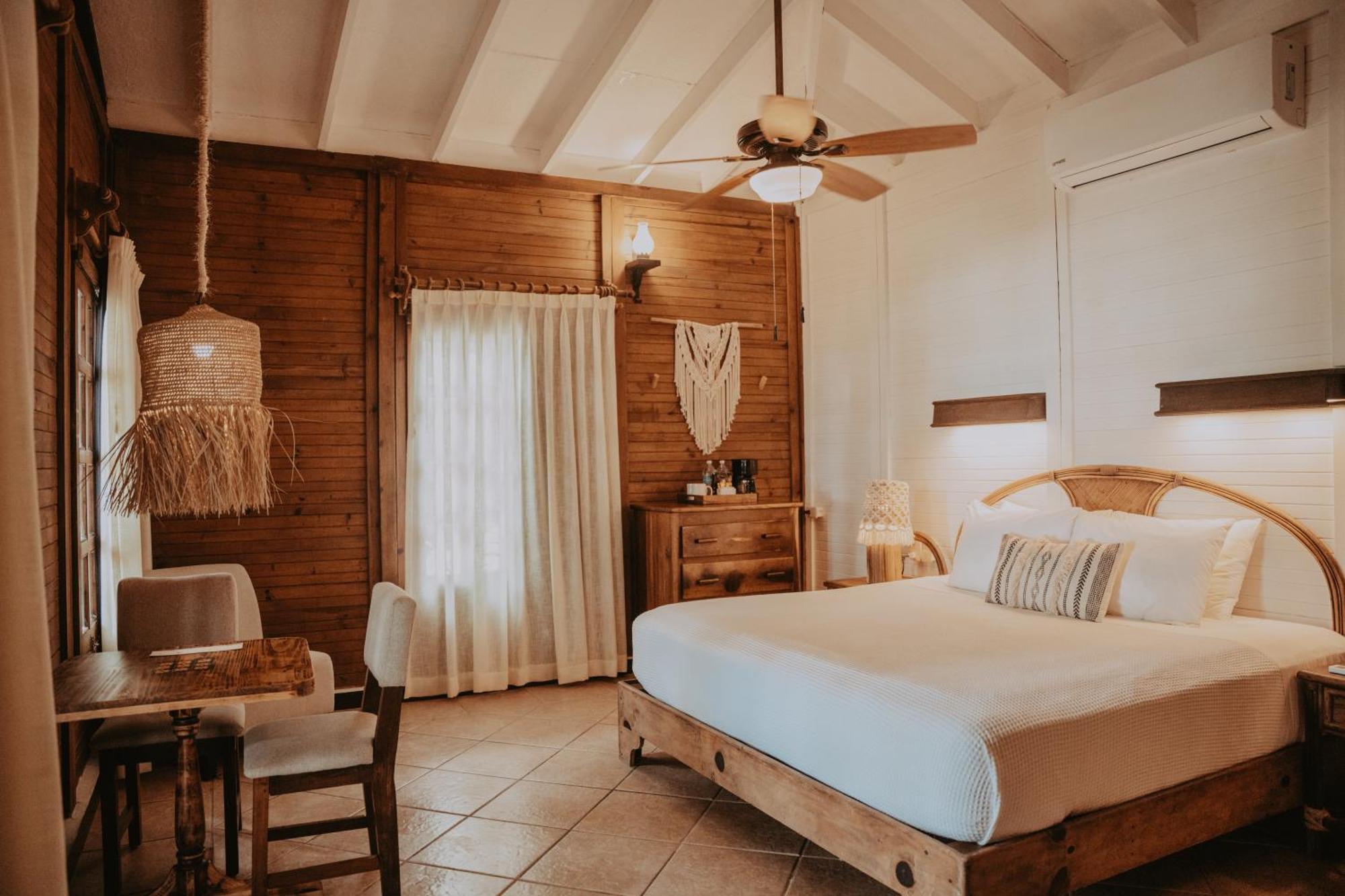 Palm Beach Bungalow King Bed