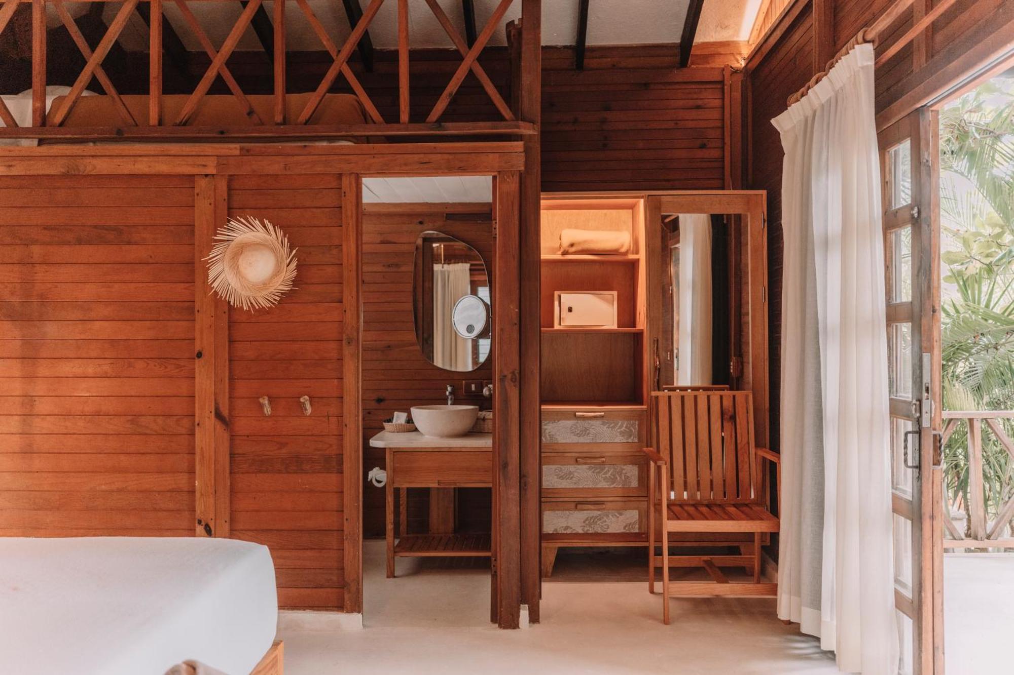 Palm Beach Bungalow King Bed